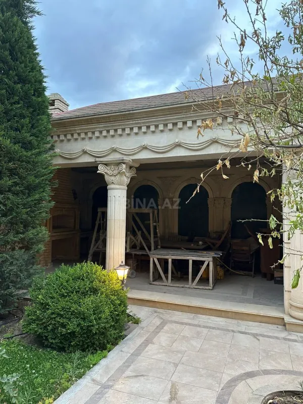 Satılır 10 otaqlı həyət evi 1100 m²