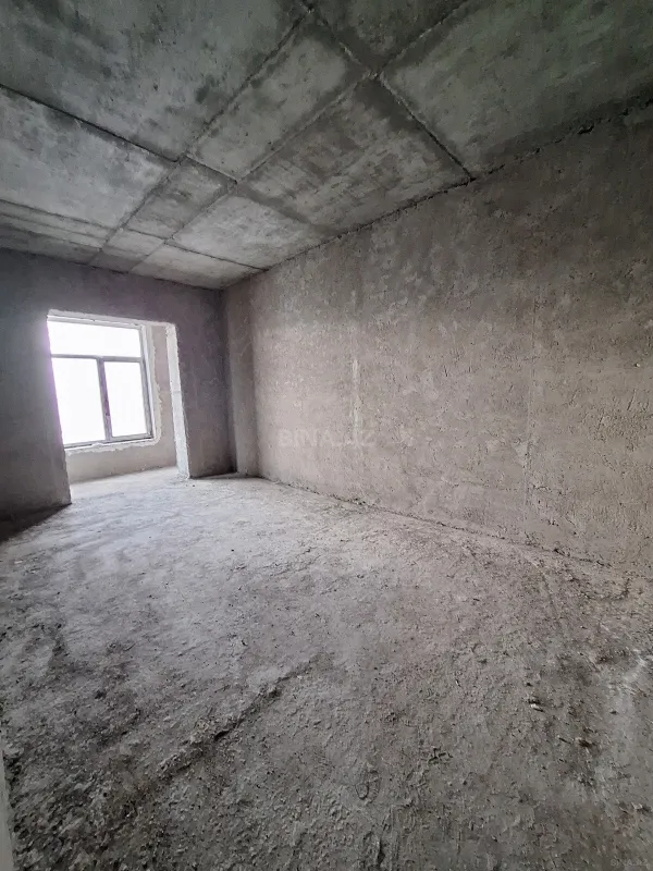 Satılır 4 otaqlı mənzil 205 m²