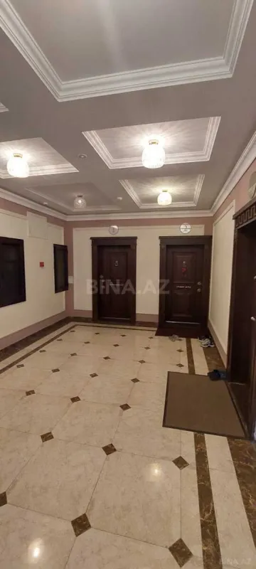 Satılır 4 otaqlı mənzil 205 m²