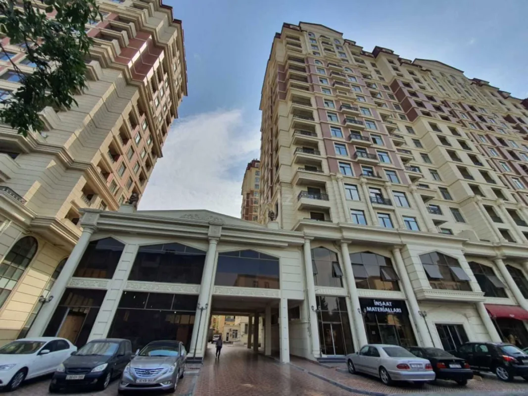 Satılır 4 otaqlı mənzil 205 m²
