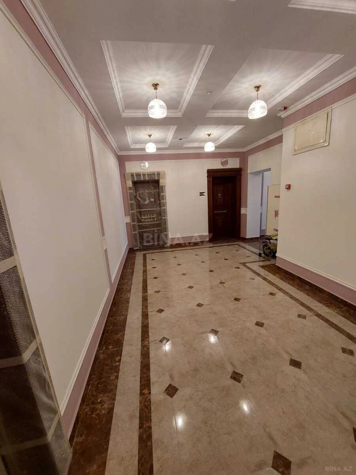 Satılır 4 otaqlı mənzil 205 m²