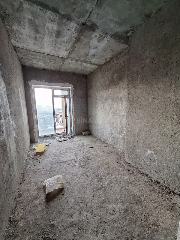 Satılır 4 otaqlı mənzil 205 m²