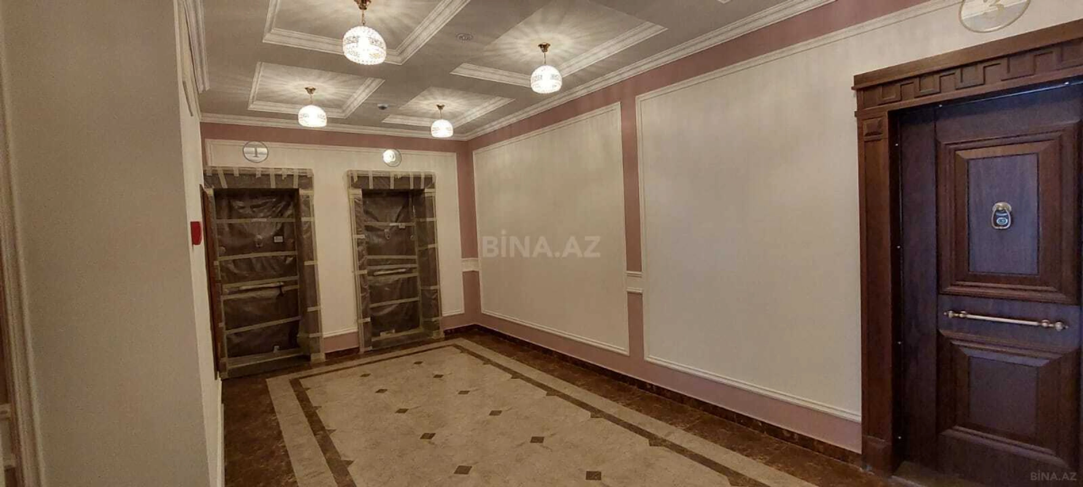 Satılır 4 otaqlı mənzil 205 m²