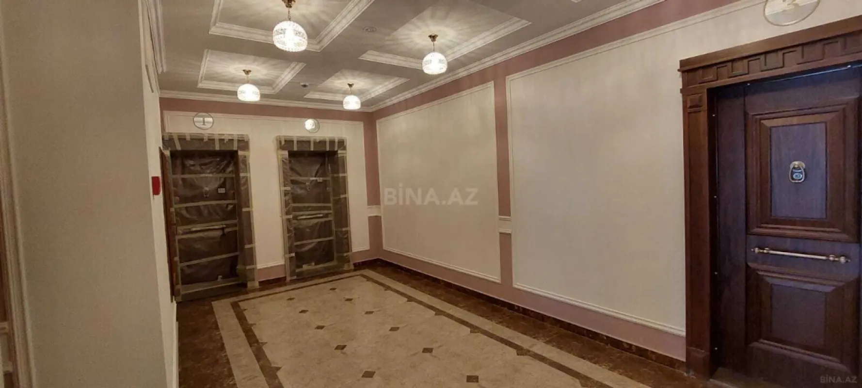 Satılır 4 otaqlı mənzil 205 m²