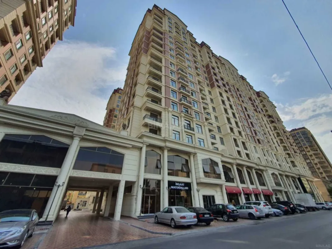Satılır 4 otaqlı mənzil 205 m²
