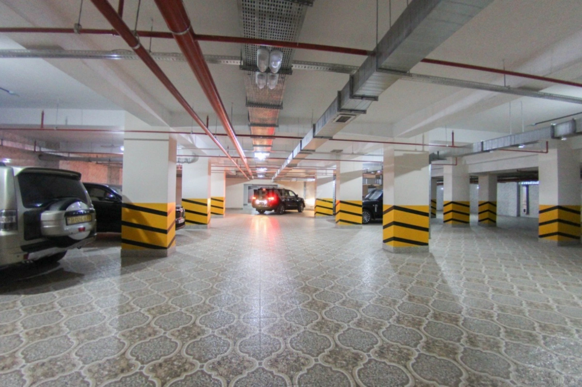 Satılır 4 otaqlı mənzil 205 m²