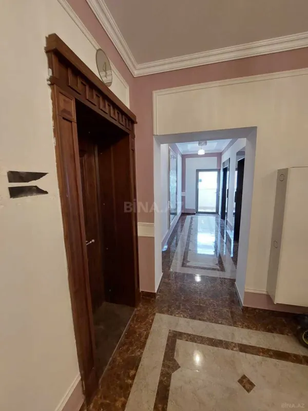 Satılır 4 otaqlı mənzil 205 m²
