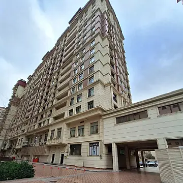 Satılır 4 otaqlı mənzil 205 m²