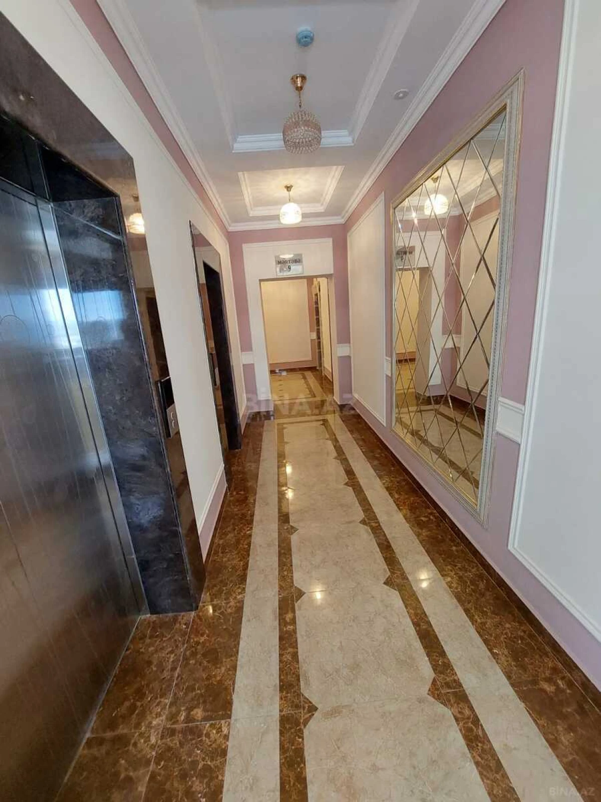 Satılır 4 otaqlı mənzil 205 m²