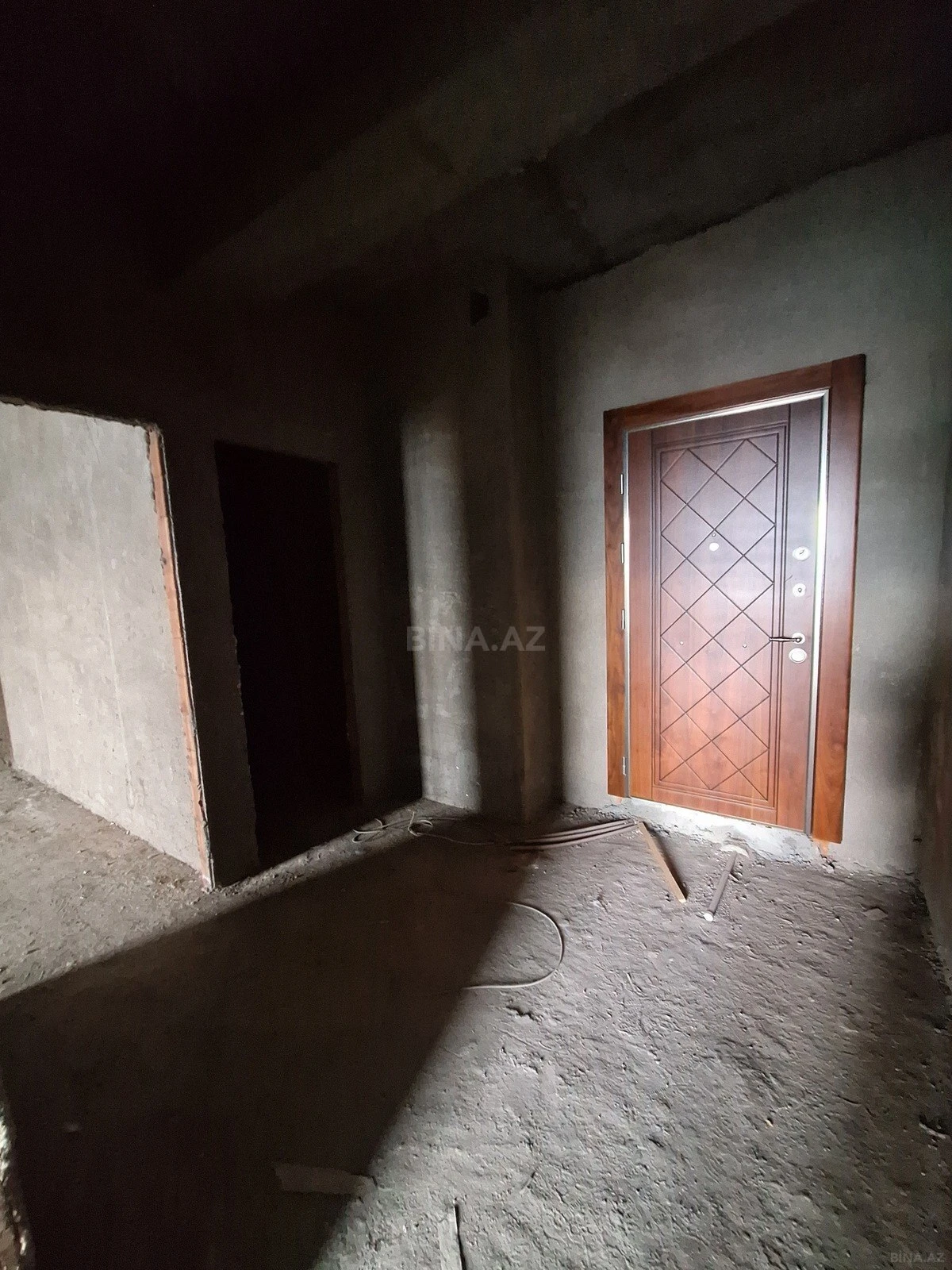 Satılır 4 otaqlı mənzil 205 m²