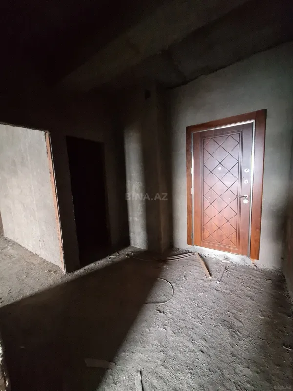 Satılır 4 otaqlı mənzil 205 m²