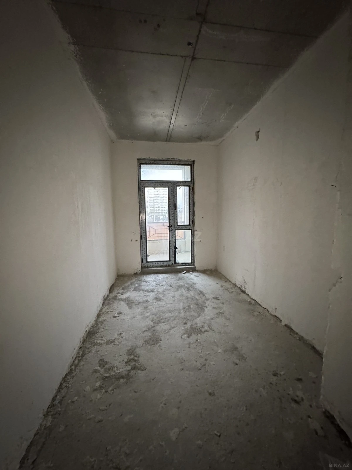 Satılır 3 otaqlı mənzil 147 m²