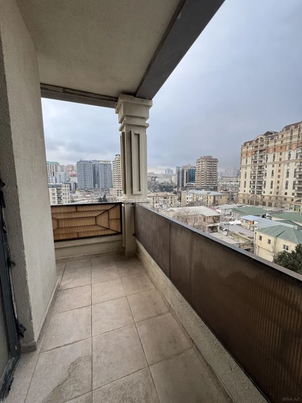 Satılır 3 otaqlı mənzil 147 m²