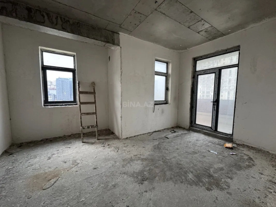 Satılır 3 otaqlı mənzil 147 m²