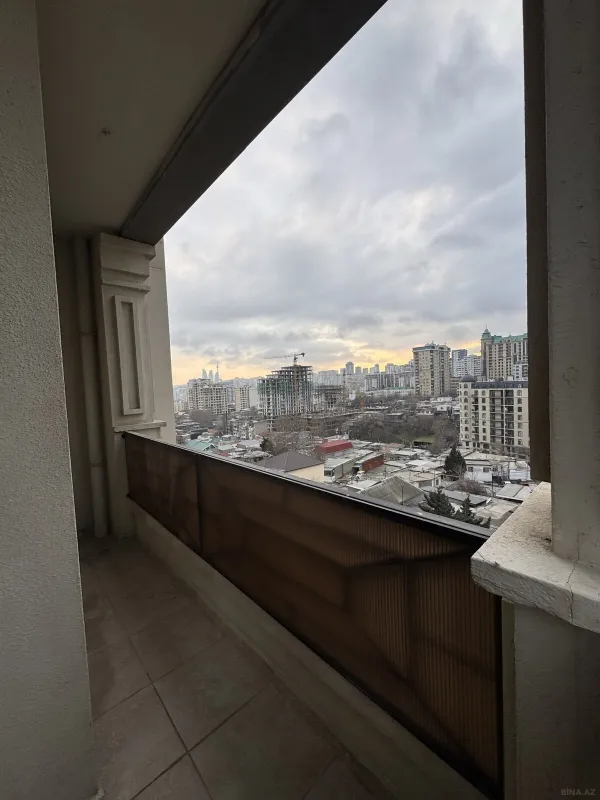 Satılır 3 otaqlı mənzil 147 m²