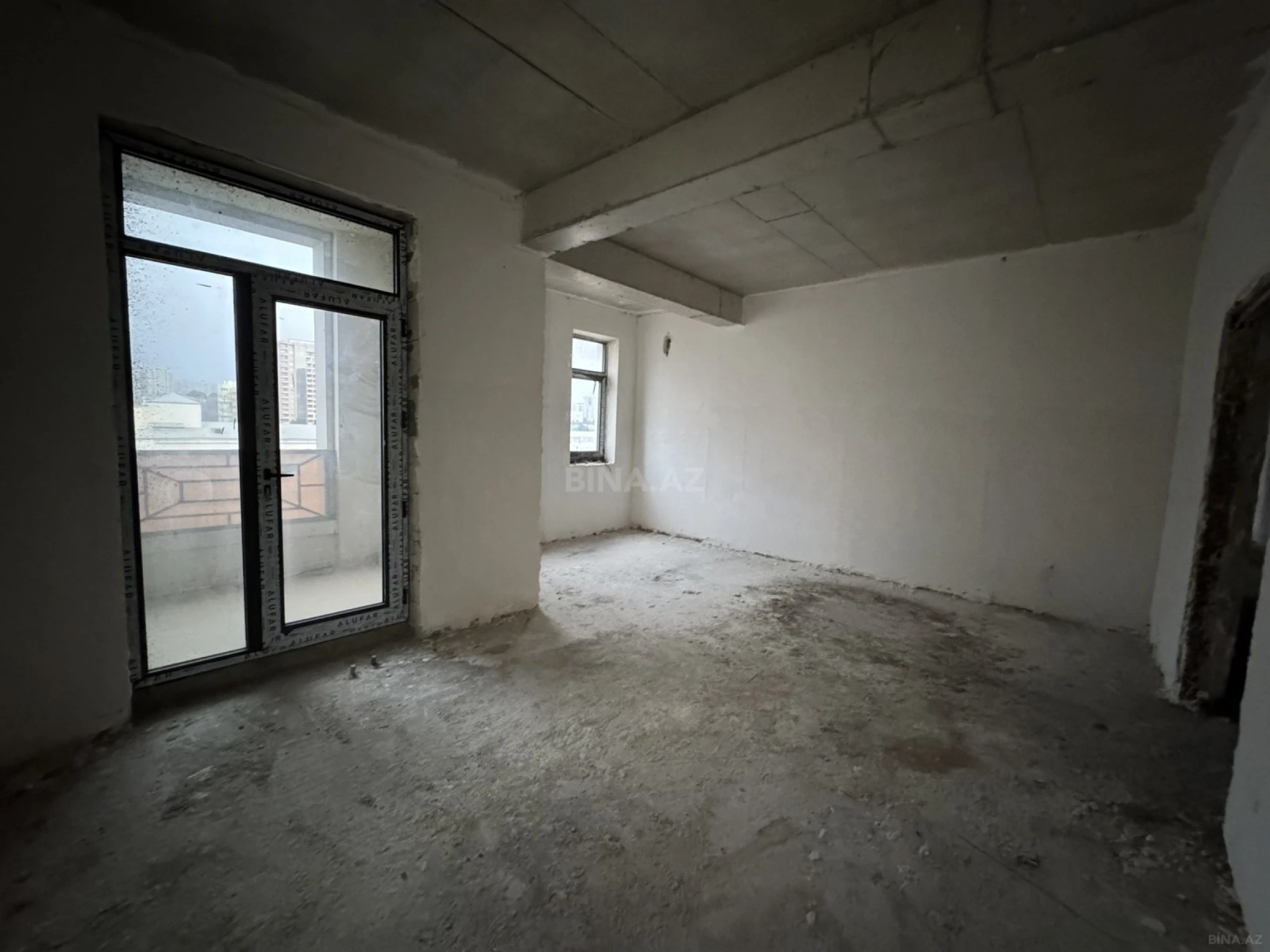 Satılır 3 otaqlı mənzil 147 m²