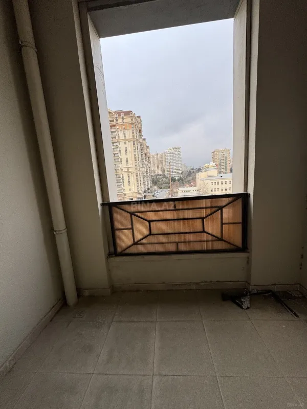 Satılır 3 otaqlı mənzil 147 m²