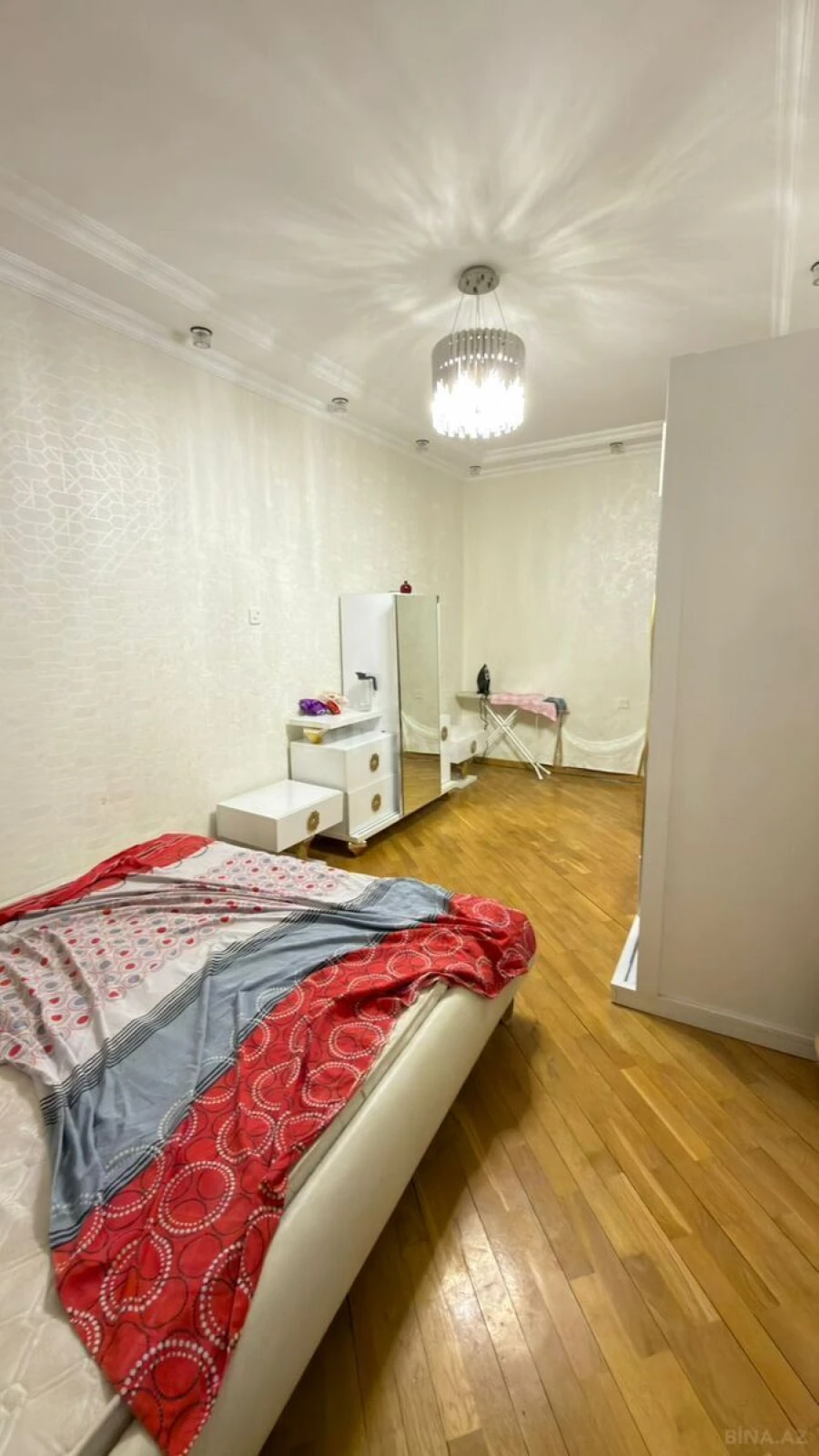 Kirayə verilir 2 otaqlı mənzil 68 m²