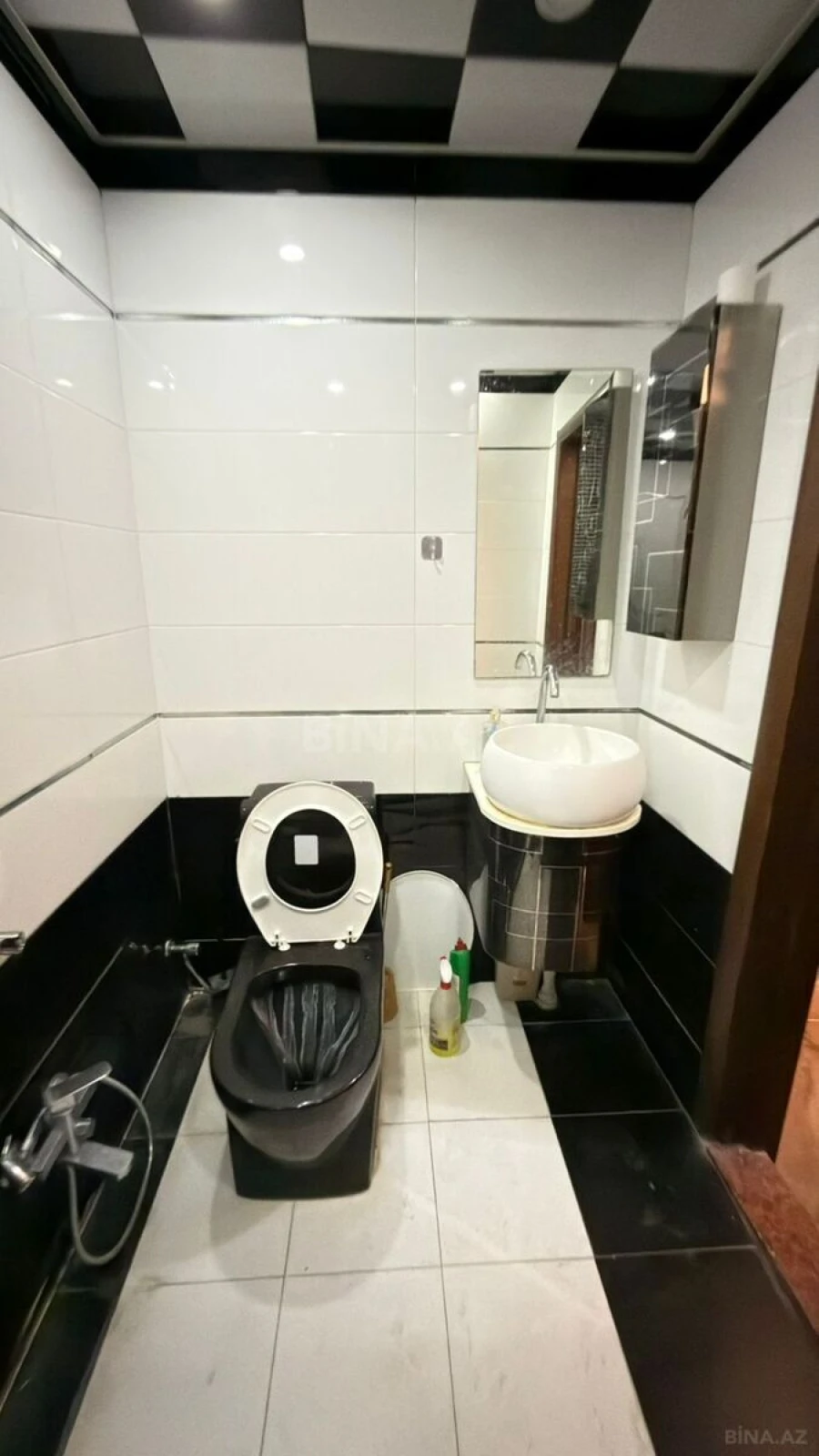 Kirayə verilir 2 otaqlı mənzil 68 m²