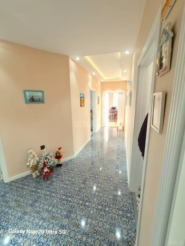 Satılır 4 otaqlı mənzil 135 m²