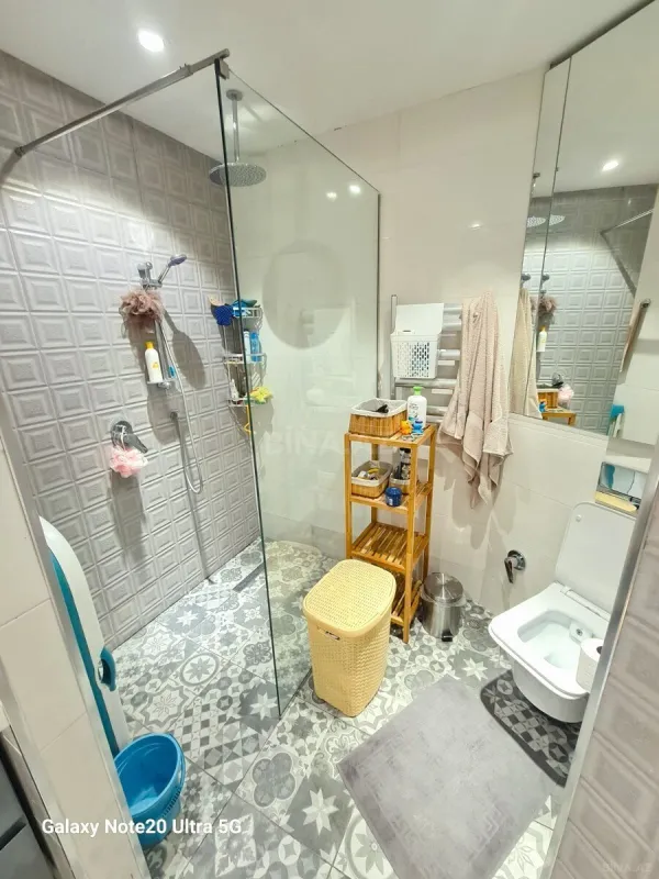 Satılır 4 otaqlı mənzil 135 m²