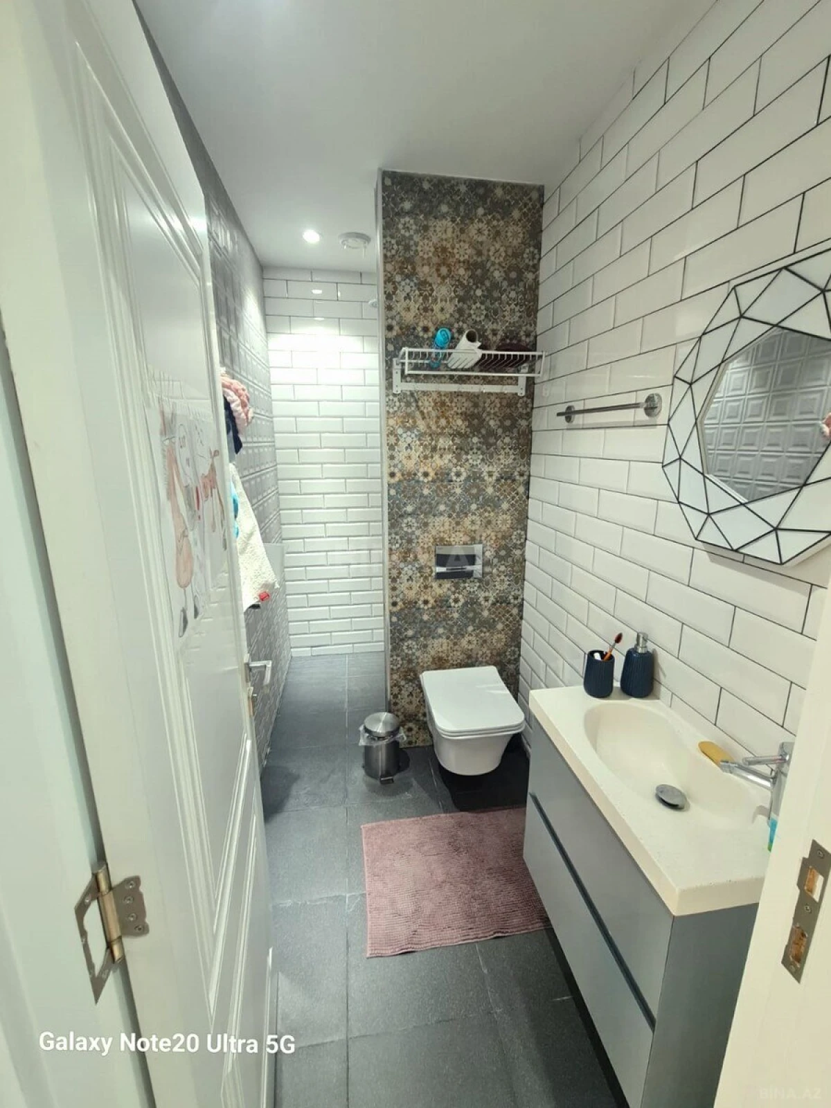 Satılır 4 otaqlı mənzil 135 m²