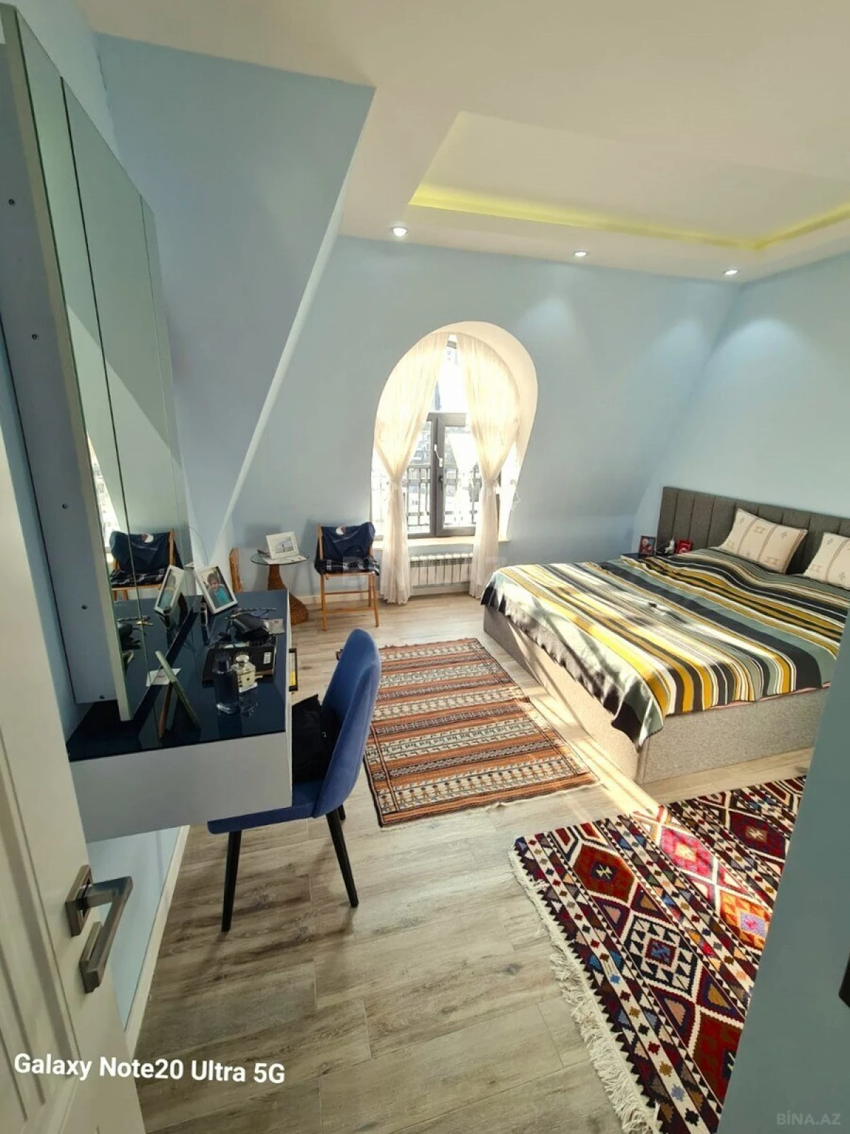 Satılır 4 otaqlı mənzil 135 m²