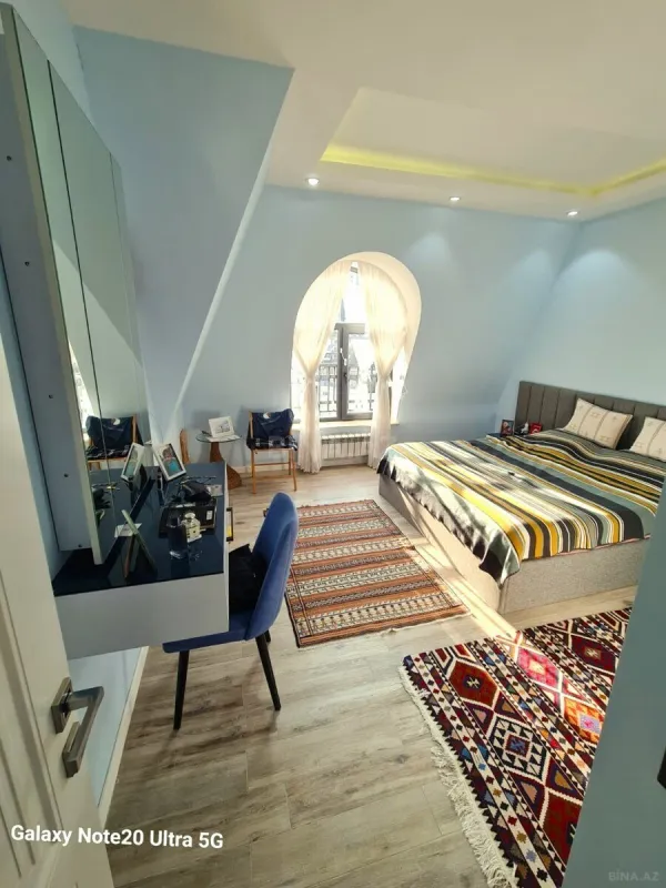 Satılır 4 otaqlı mənzil 135 m²