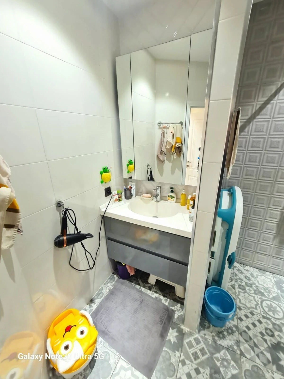 Satılır 4 otaqlı mənzil 135 m²