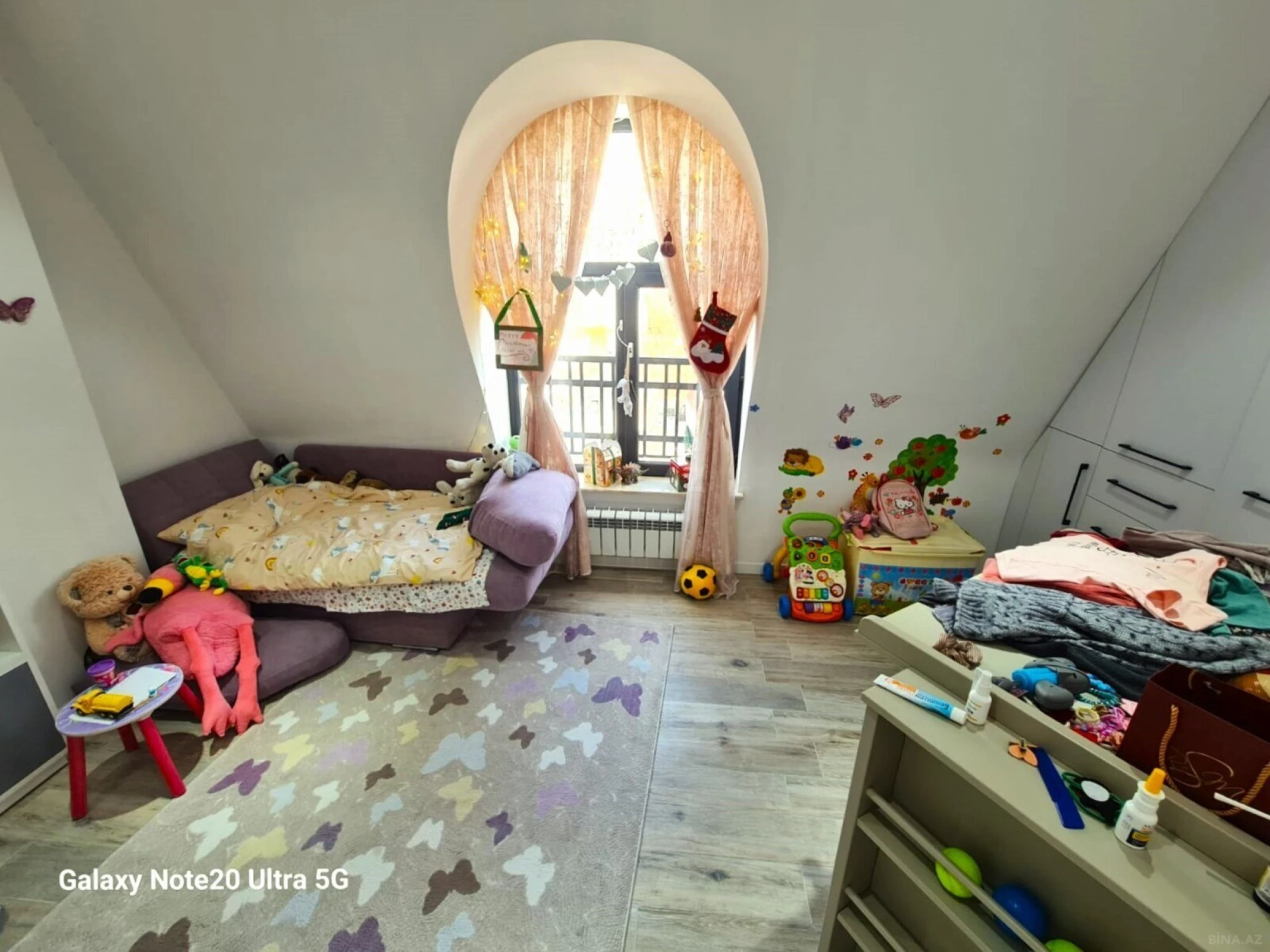 Satılır 4 otaqlı mənzil 135 m²