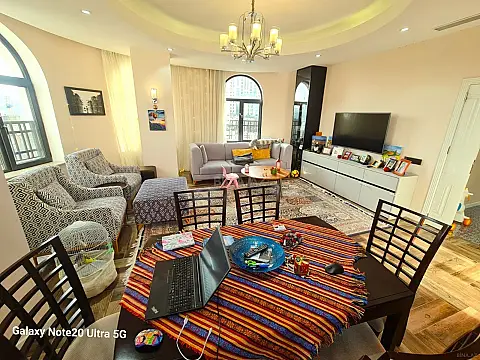 Satılır 4 otaqlı mənzil 135 m²