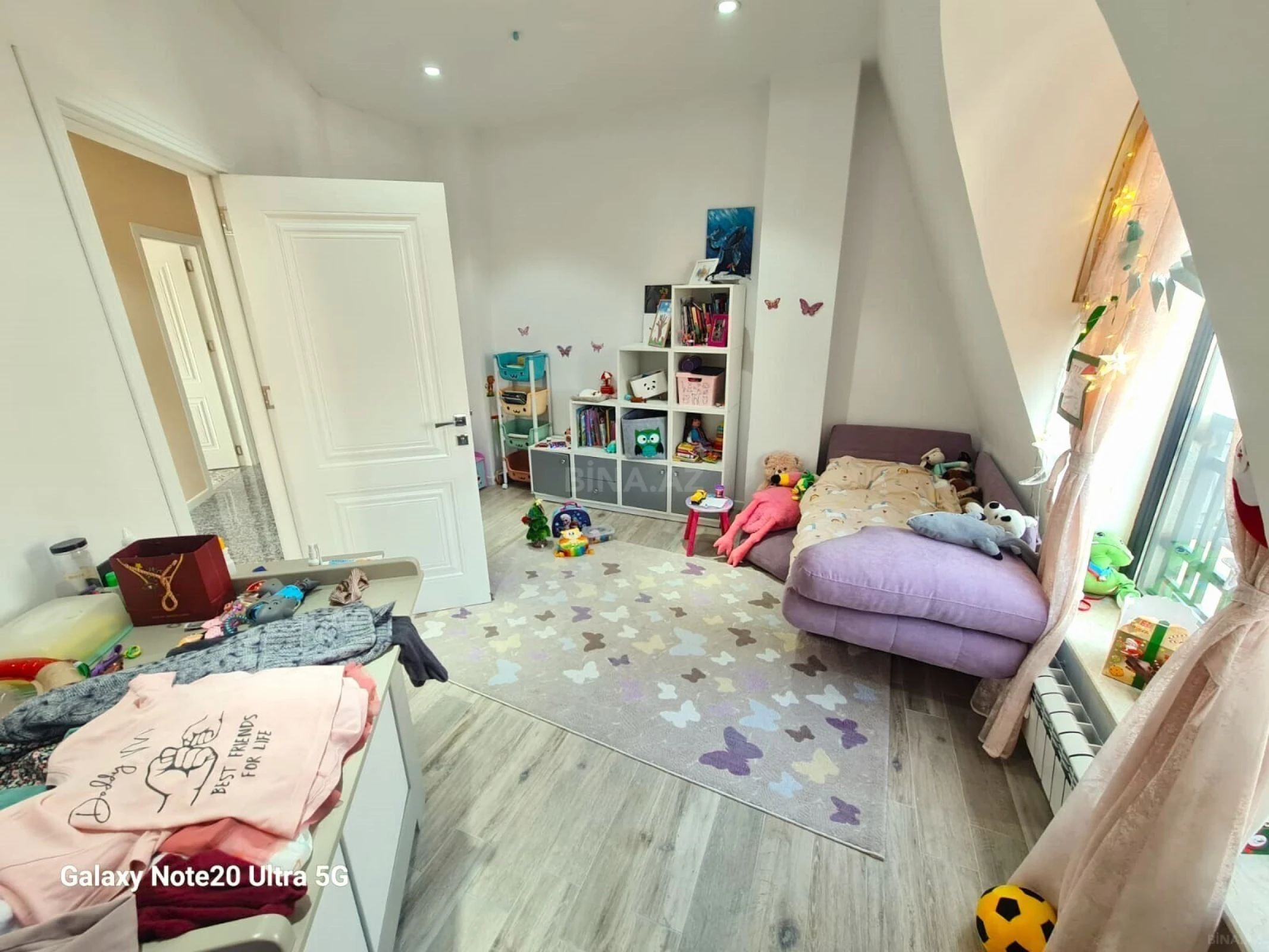 Satılır 4 otaqlı mənzil 135 m²