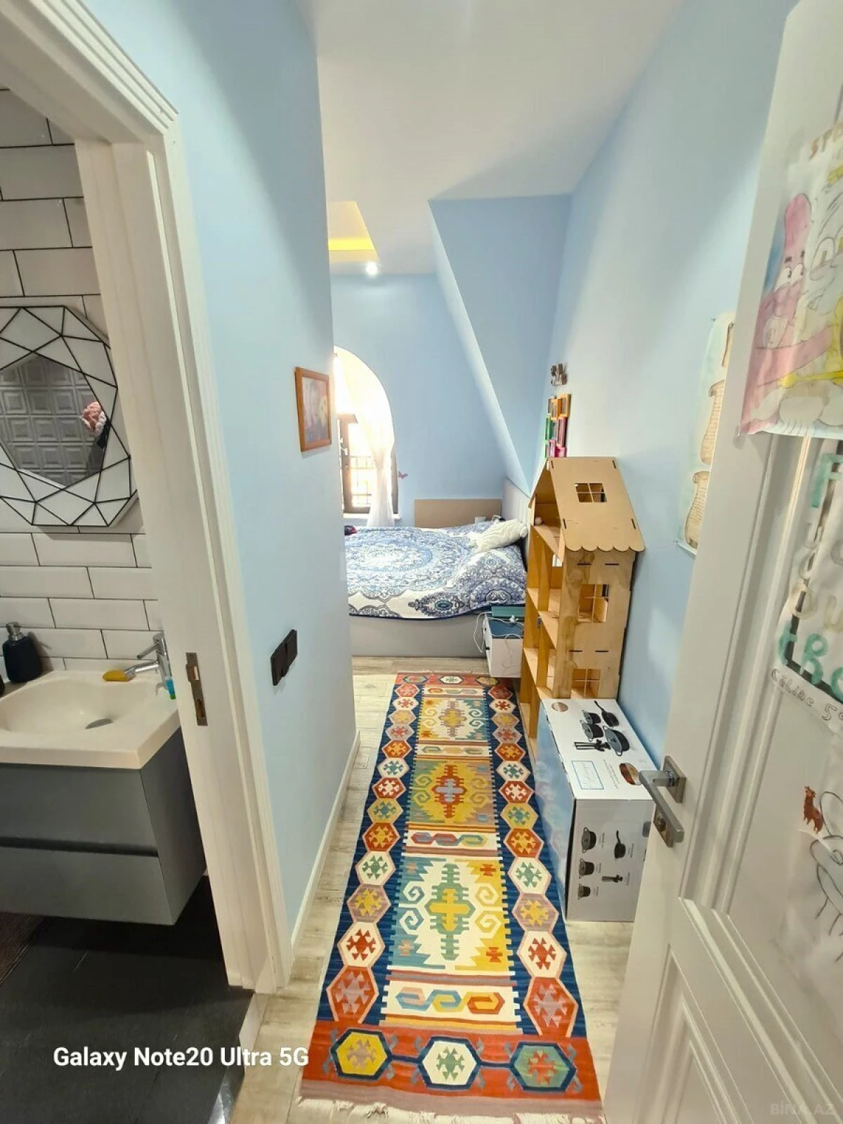 Satılır 4 otaqlı mənzil 135 m²