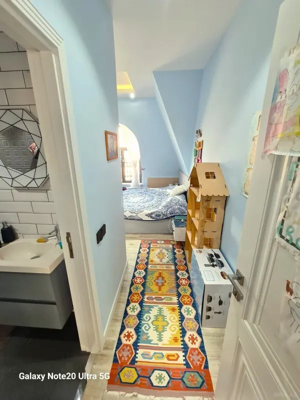 Satılır 4 otaqlı mənzil 135 m²