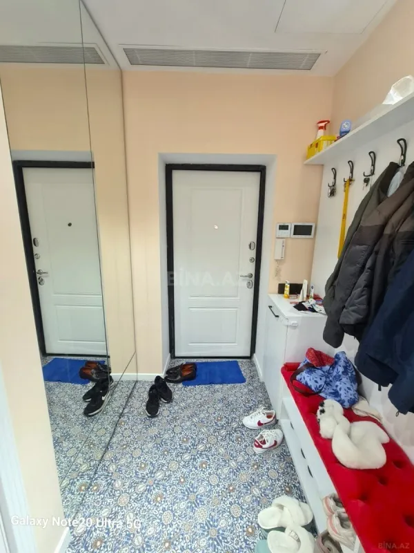 Satılır 4 otaqlı mənzil 135 m²