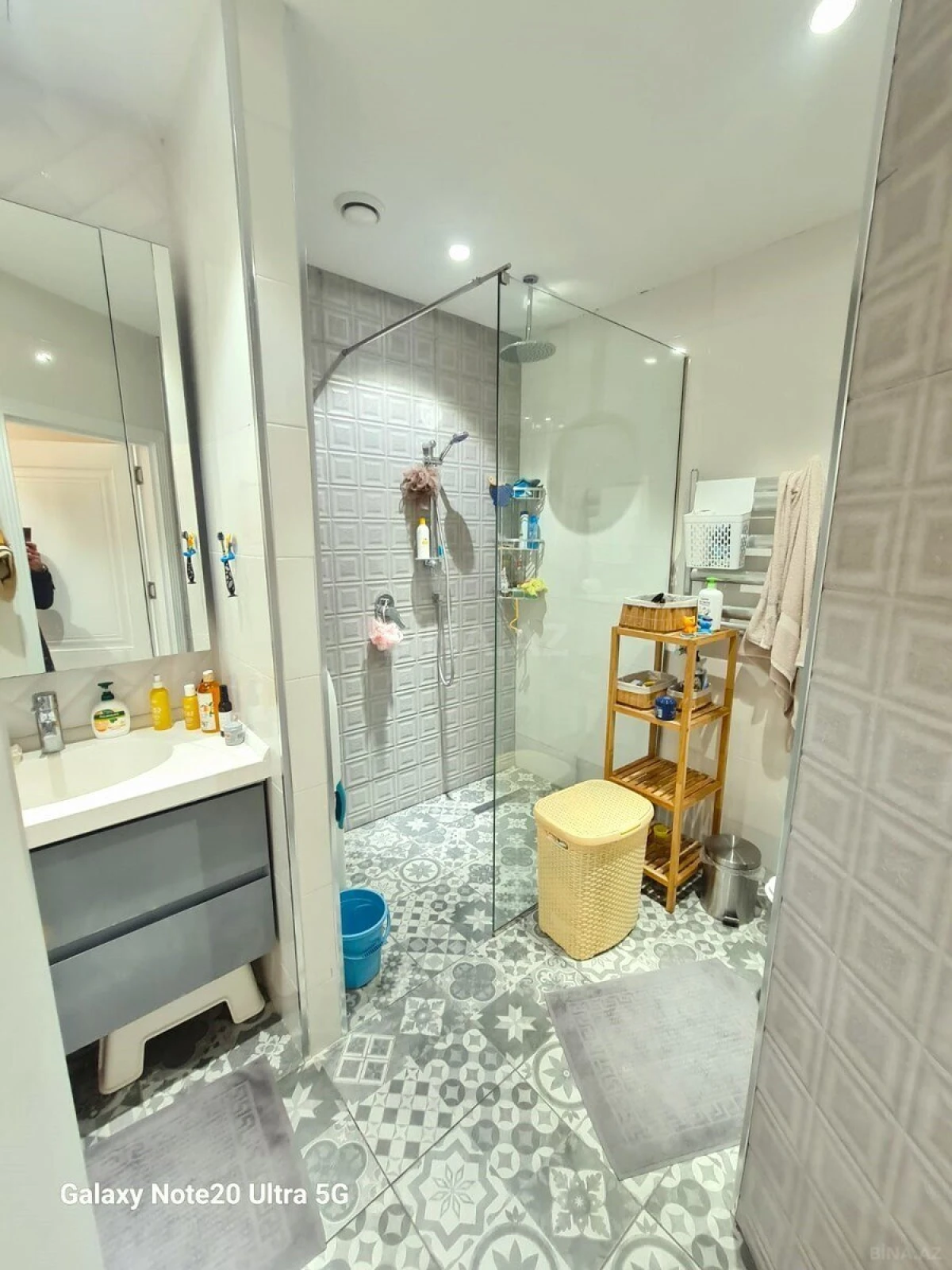 Satılır 4 otaqlı mənzil 135 m²