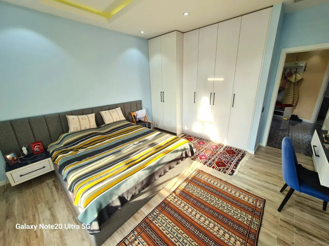 Satılır 4 otaqlı mənzil 135 m²
