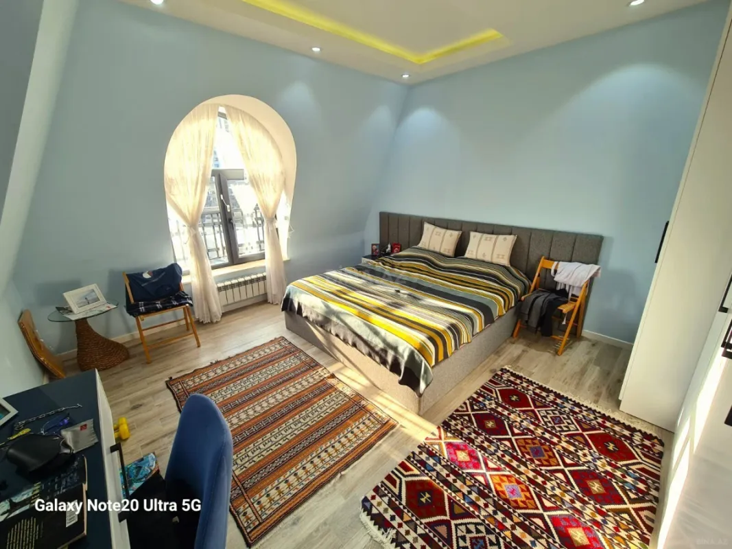 Satılır 4 otaqlı mənzil 135 m²