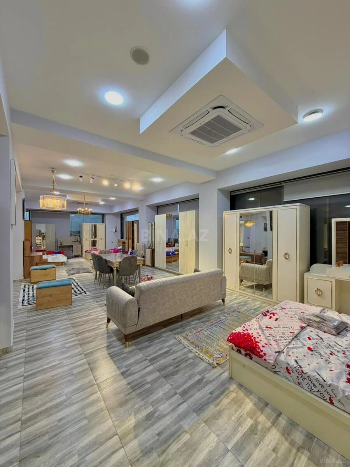 Satılır obyekt 750 m²