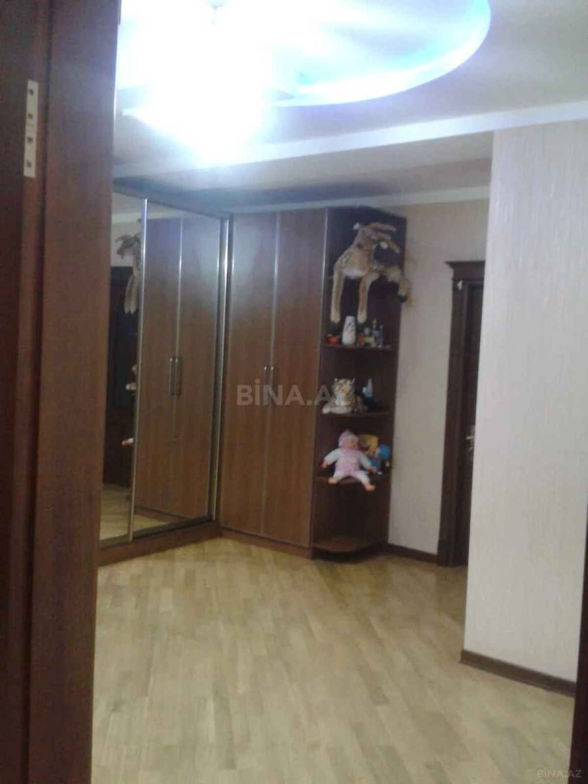 Satılır 3 otaqlı mənzil 127 m²