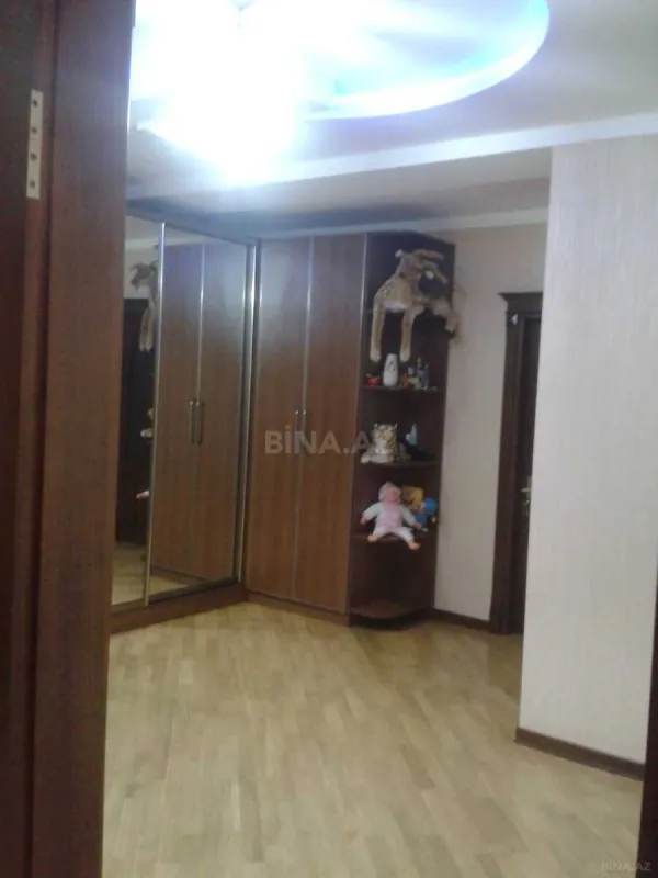 Satılır 3 otaqlı mənzil 127 m²