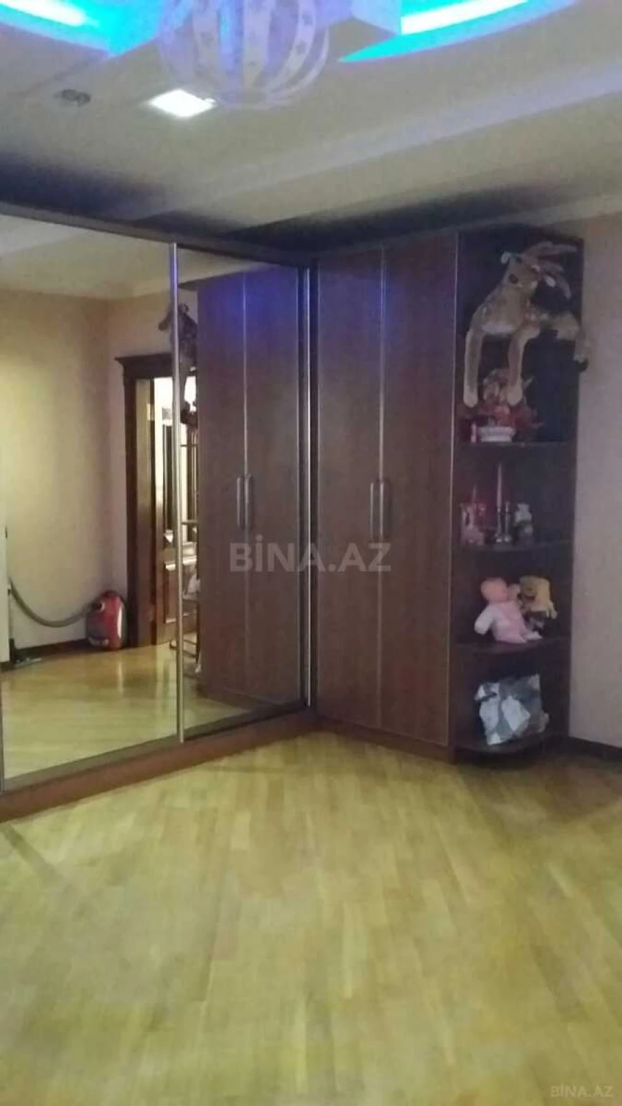 Satılır 3 otaqlı mənzil 127 m²