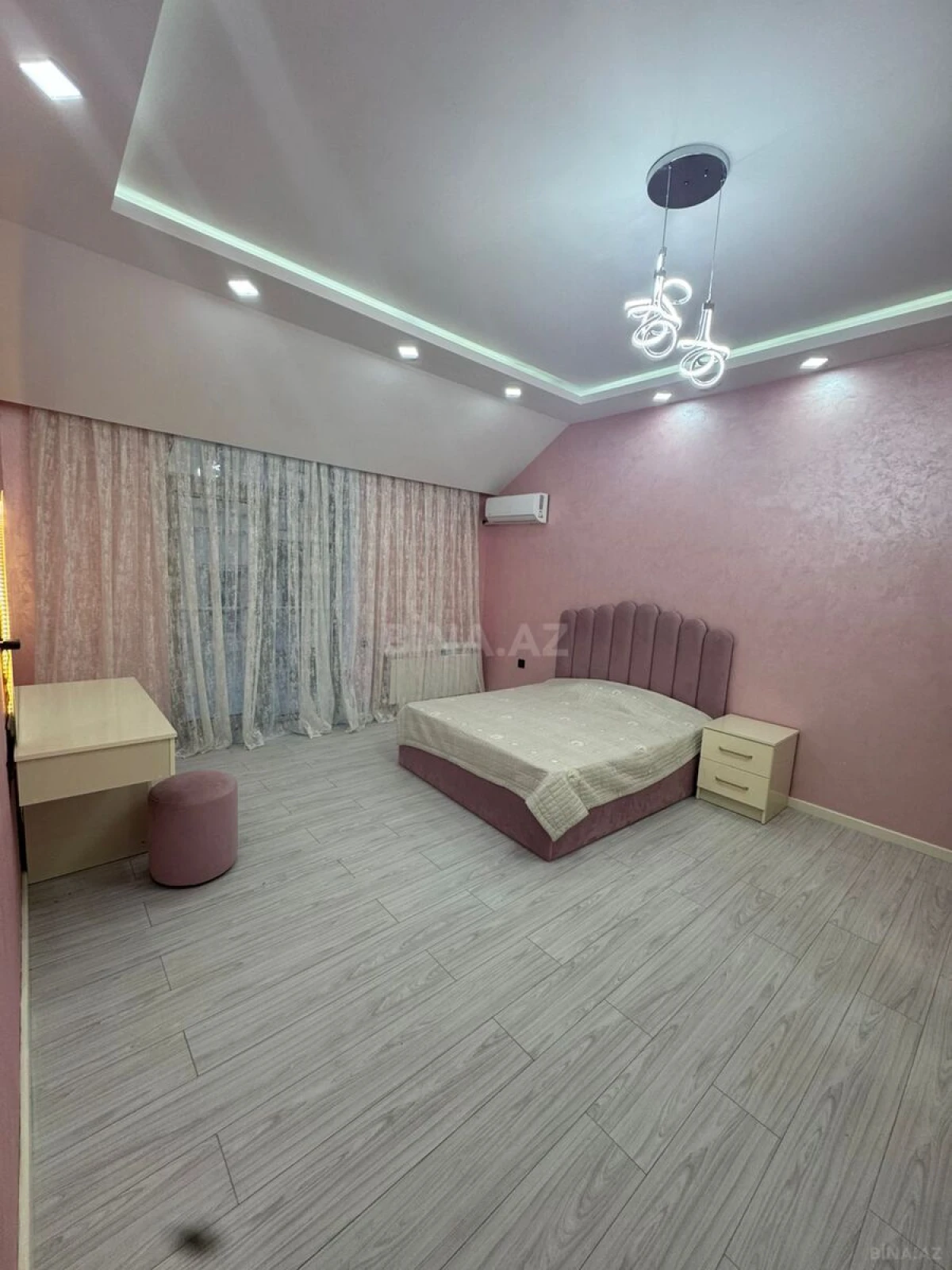 Kirayə verilir 4 otaqlı mənzil 190 m²