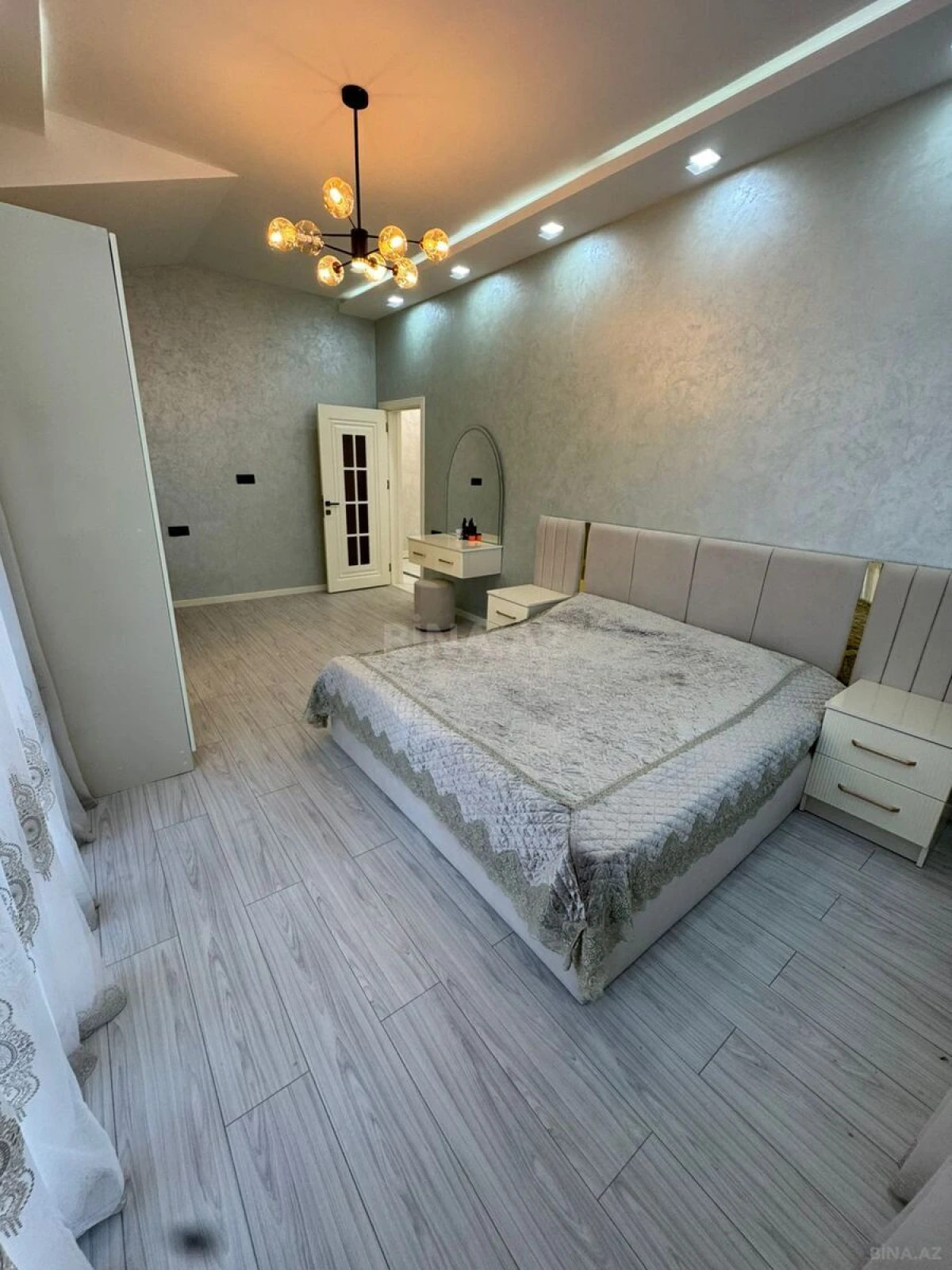 Kirayə verilir 4 otaqlı mənzil 190 m²
