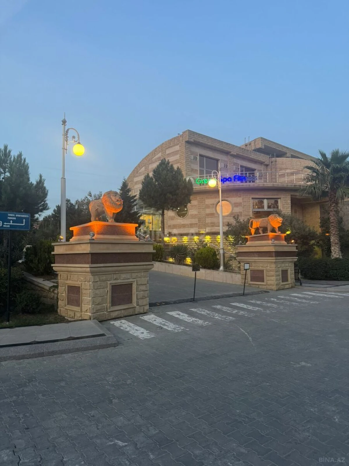 Kirayə verilir 4 otaqlı mənzil 190 m²