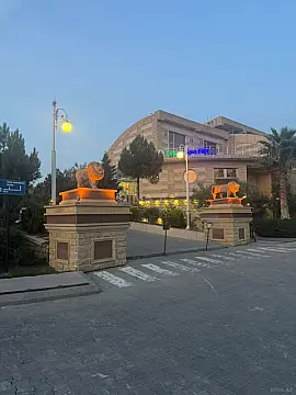 Kirayə verilir 4 otaqlı mənzil 190 m²