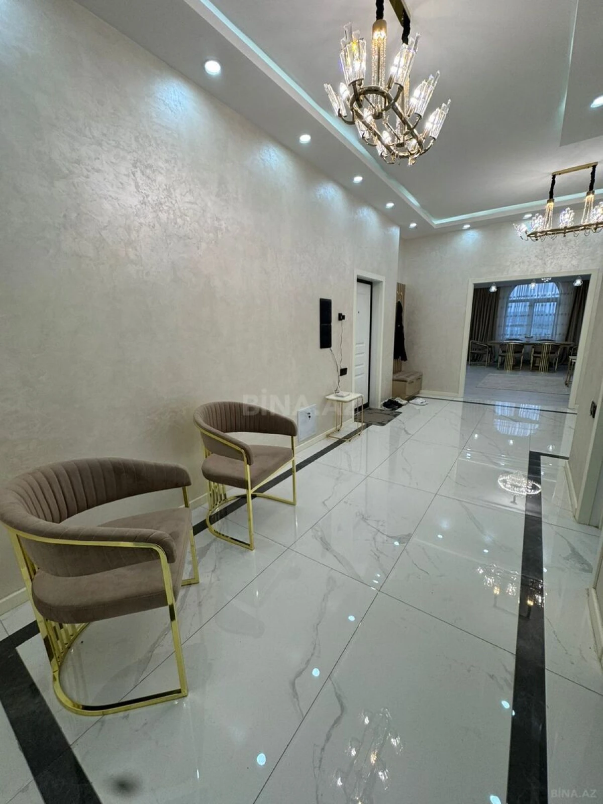 Kirayə verilir 4 otaqlı mənzil 190 m²