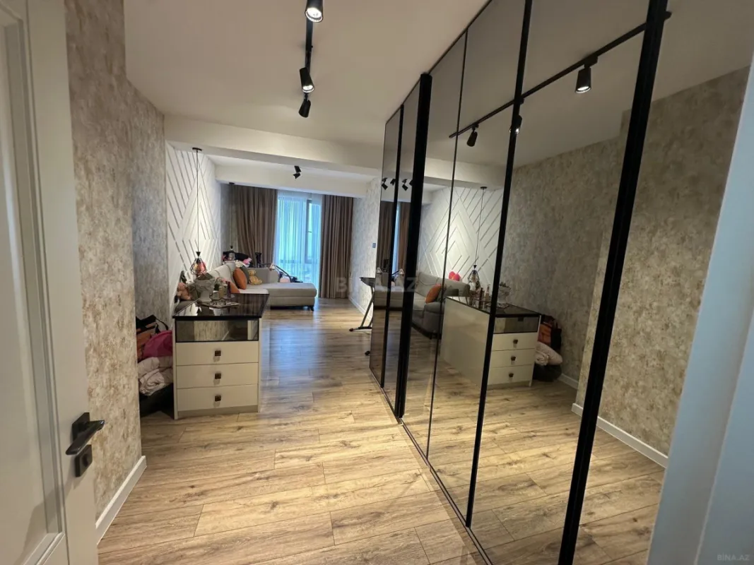 Satılır 3 otaqlı mənzil 110 m²