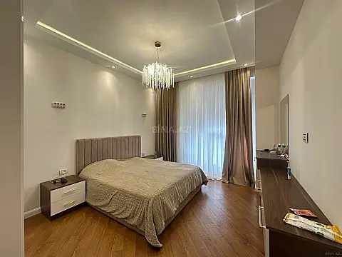 Kirayə verilir 3 otaqlı mənzil 130 m²