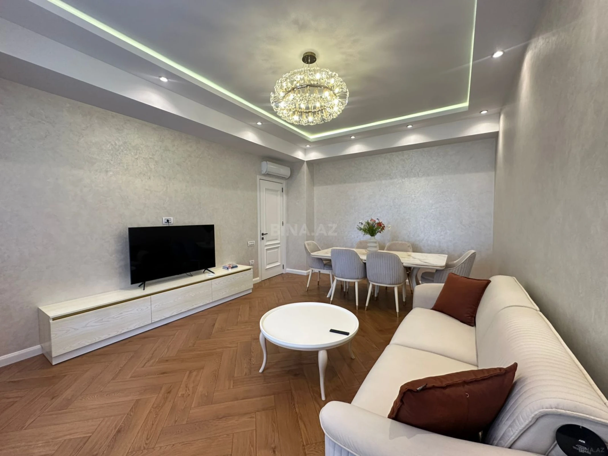 Kirayə verilir 3 otaqlı mənzil 130 m²